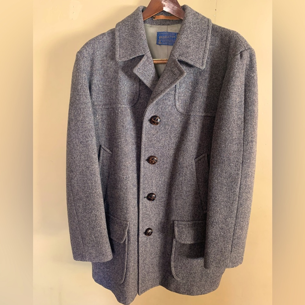 Men’s 44 vintage Pendleton pea coat/overcoat. Like new.